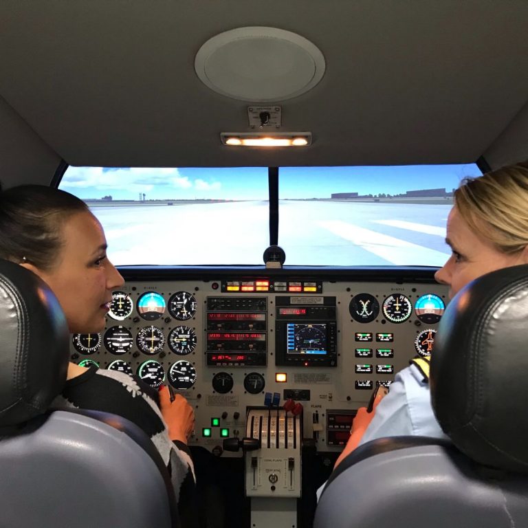 Piper PA/34 Cockpit Ansicht im Flugzeugsimulator Flightdeck L.E.