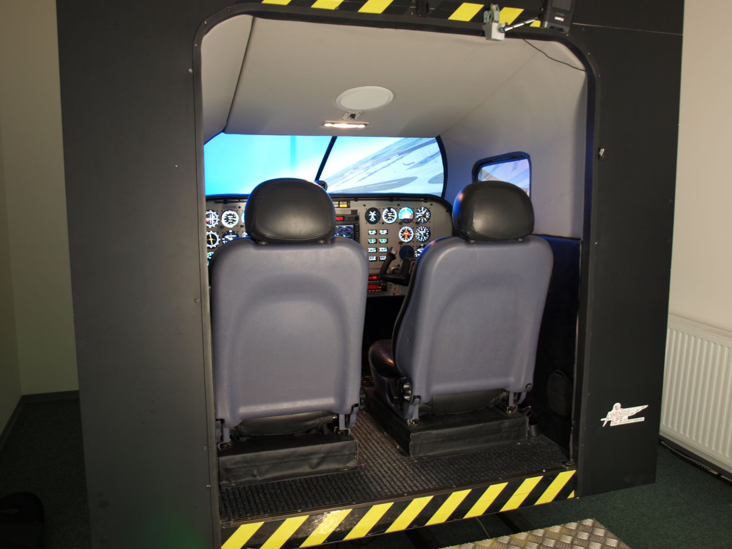 kleines Cockpit Flugzeug Simulator Flightdeck L.E.