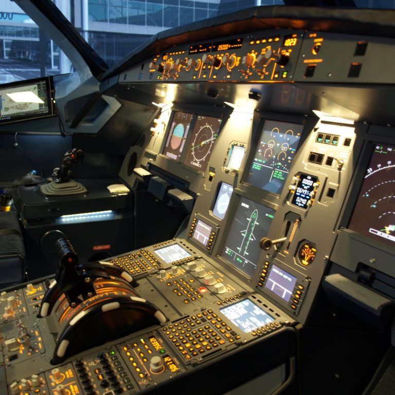Cockpit Innenansicht bei Flightdeck L.E.